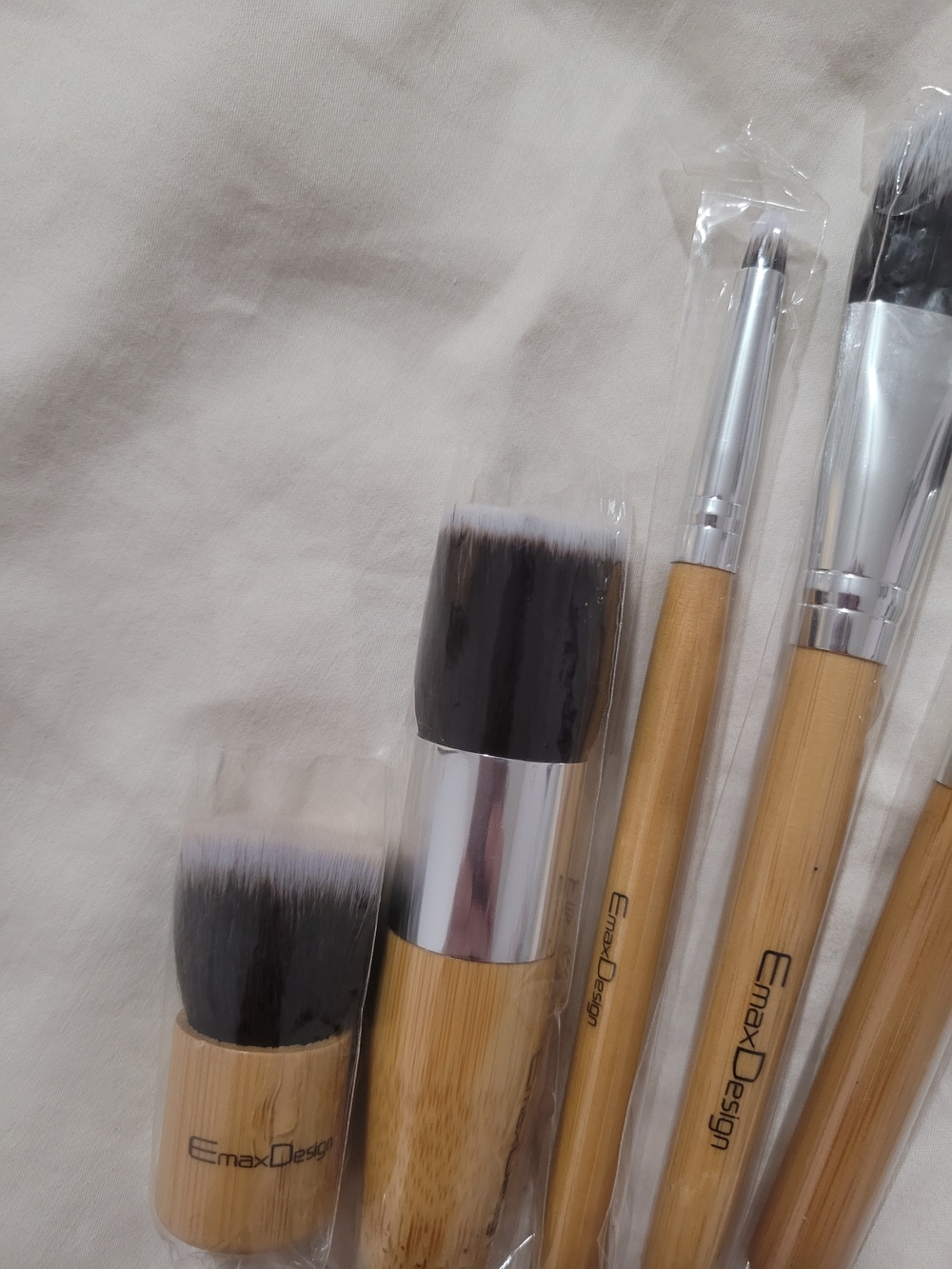 Bamboo Handle Makeup Brush Set — Natural Wood - Picture 5 of 8